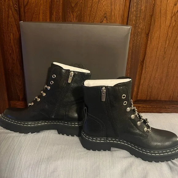 Vince Camuto Popinta Black Leather Zipper Ankle Boots, women's 6.5, new in box - Picture 6 of 11